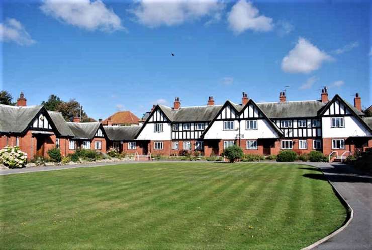 The south-west corner of the homes, taken from the front lawn.