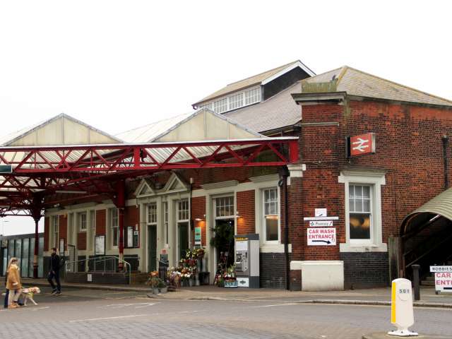 Exterior of Hove Station, showing forecourt and station entrance.