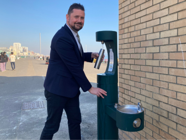 Picture of Council Leader Phélim MacCafferty filling up a water bottle